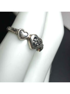 5205 Sterling signed ATI 925 Scrolled heart band ring Sz 7 (2.1 grams)